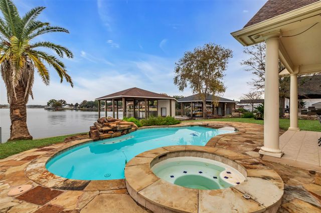 14030 Shoreline Drive, Willis, TX 77318