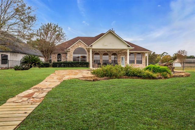 14030 Shoreline Drive, Willis, TX 77318