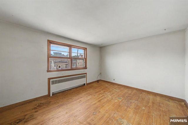 21 Lexington Avenue, Wallington, NJ 07057