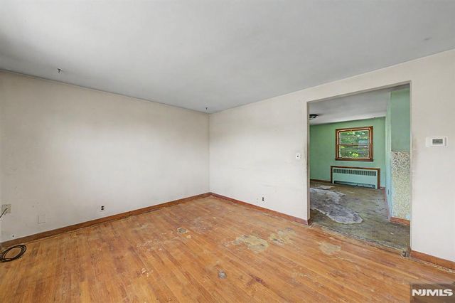 21 Lexington Avenue, Wallington, NJ 07057