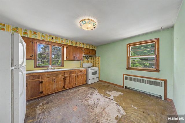 21 Lexington Avenue, Wallington, NJ 07057