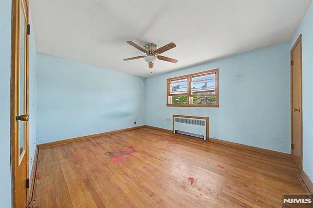 21 Lexington Avenue, Wallington, NJ 07057