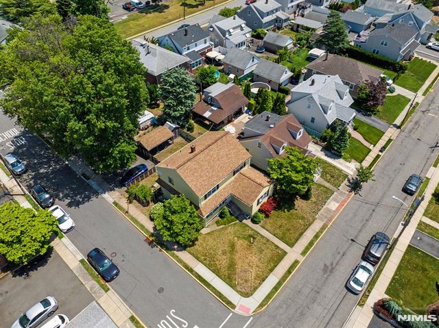 21 Lexington Avenue, Wallington, NJ 07057