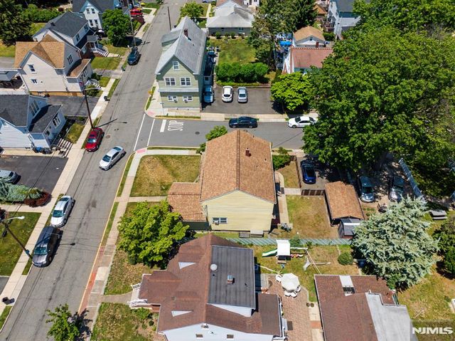 21 Lexington Avenue, Wallington, NJ 07057