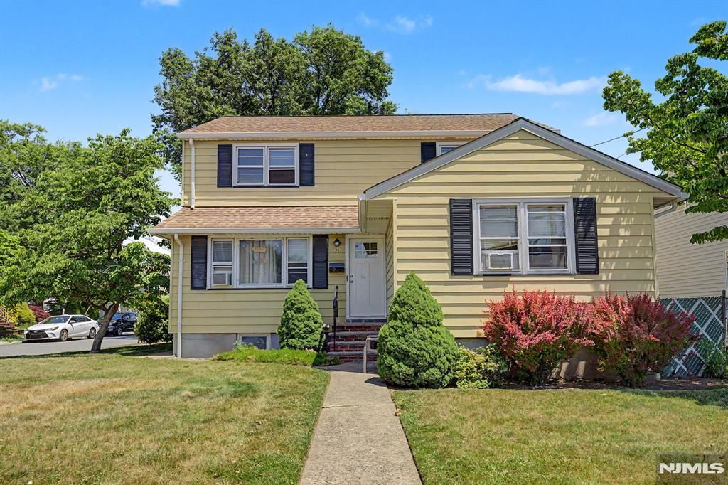 21 Lexington Avenue, Wallington, NJ 07057