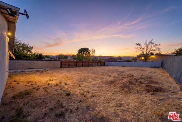 42215 52nd Street, Lancaster, CA 93536