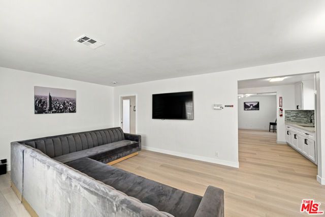 42215 52nd Street, Lancaster, CA 93536