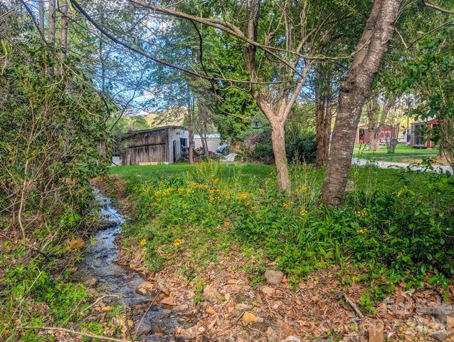 87 Henderson Lane, Burnsville, NC 28714