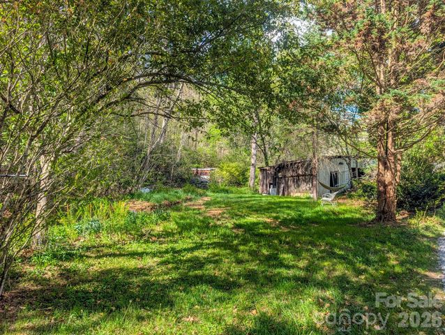87 Henderson Lane, Burnsville, NC 28714