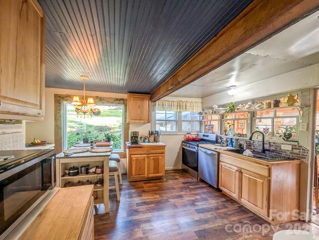 87 Henderson Lane, Burnsville, NC 28714