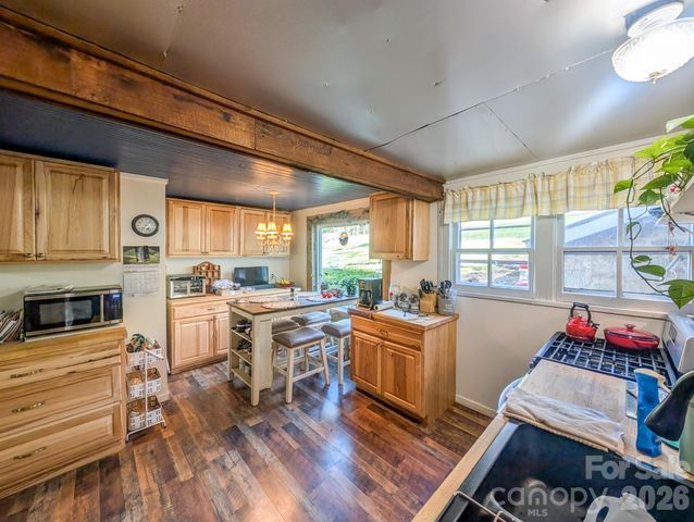 87 Henderson Lane, Burnsville, NC 28714