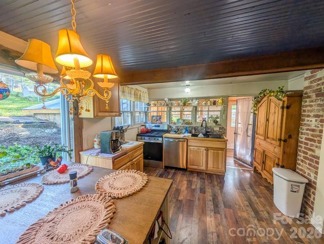 87 Henderson Lane, Burnsville, NC 28714