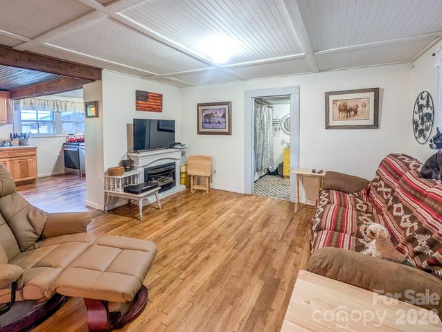 87 Henderson Lane, Burnsville, NC 28714
