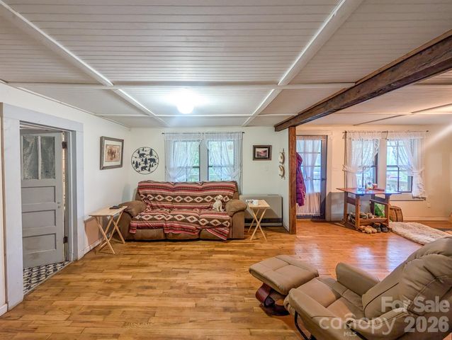 87 Henderson Lane, Burnsville, NC 28714