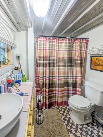 87 Henderson Lane, Burnsville, NC 28714