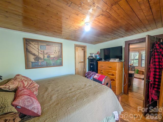 87 Henderson Lane, Burnsville, NC 28714