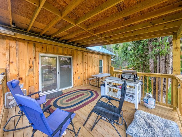 87 Henderson Lane, Burnsville, NC 28714