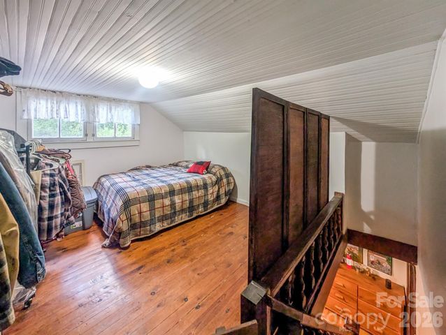 87 Henderson Lane, Burnsville, NC 28714