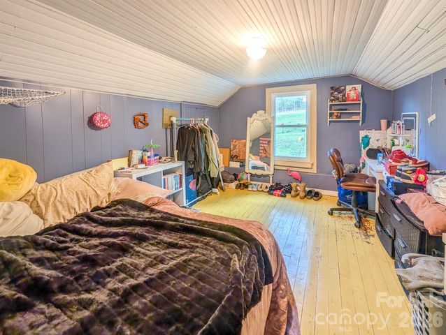87 Henderson Lane, Burnsville, NC 28714