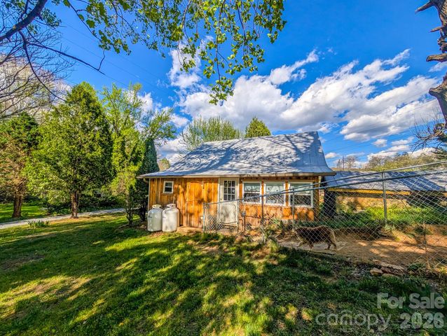 87 Henderson Lane, Burnsville, NC 28714