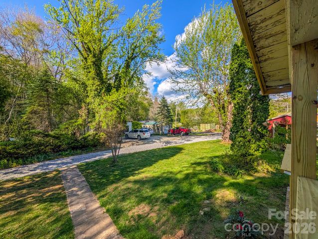 87 Henderson Lane, Burnsville, NC 28714