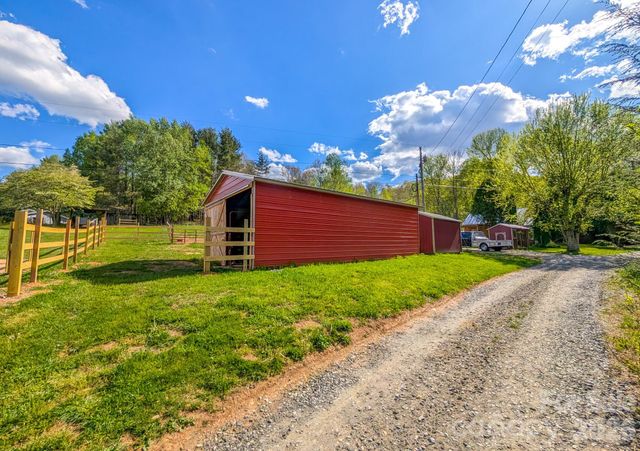 87 Henderson Lane, Burnsville, NC 28714