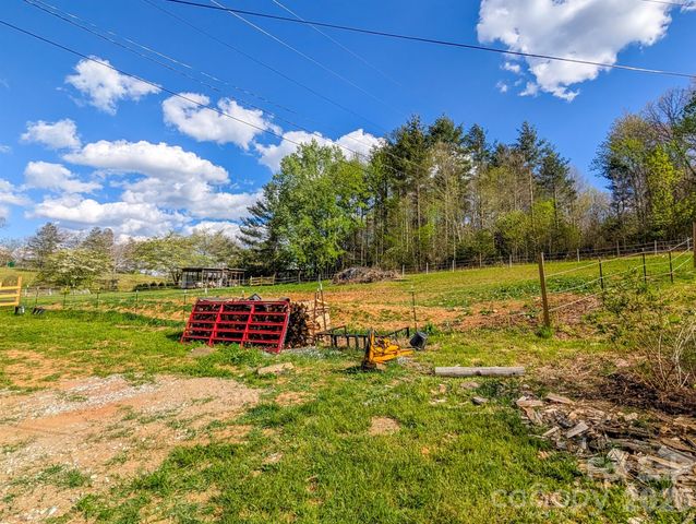 87 Henderson Lane, Burnsville, NC 28714