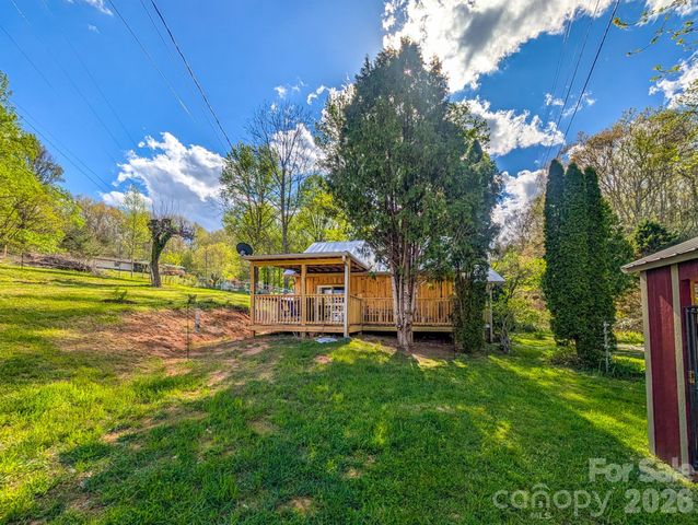 87 Henderson Lane, Burnsville, NC 28714