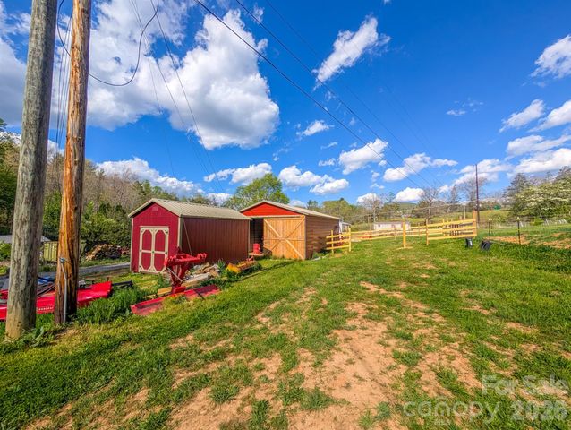 87 Henderson Lane, Burnsville, NC 28714