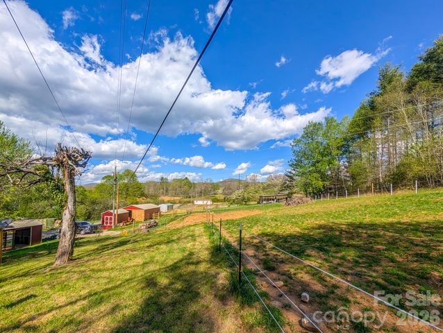 87 Henderson Lane, Burnsville, NC 28714