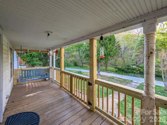 87 Henderson Lane, Burnsville, NC 28714