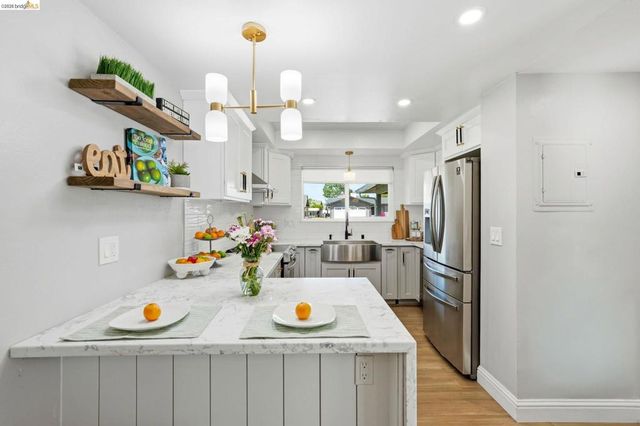 713 Lido Dr, Livermore, CA 94550