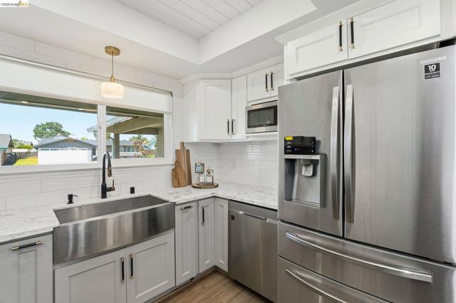 713 Lido Dr, Livermore, CA 94550