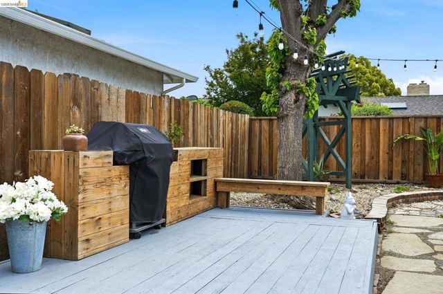 713 Lido Dr, Livermore, CA 94550