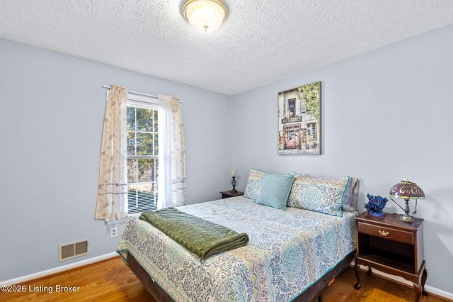 977 Waterford Rd, Mt Washington, KY 40047