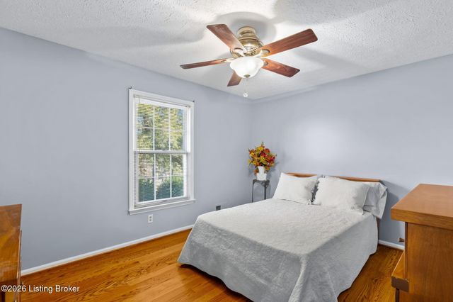 977 Waterford Rd, Mt Washington, KY 40047