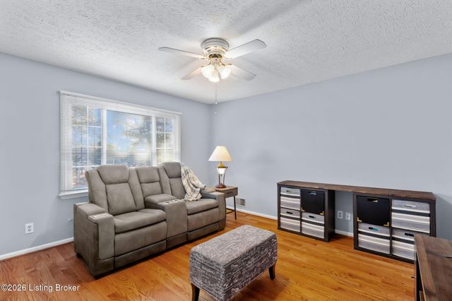 977 Waterford Rd, Mt Washington, KY 40047