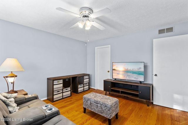 977 Waterford Rd, Mt Washington, KY 40047