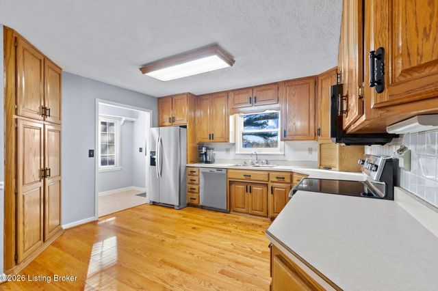 977 Waterford Rd, Mt Washington, KY 40047