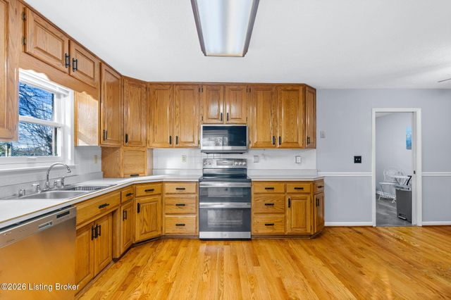 977 Waterford Rd, Mt Washington, KY 40047