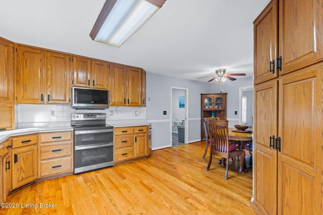 977 Waterford Rd, Mt Washington, KY 40047