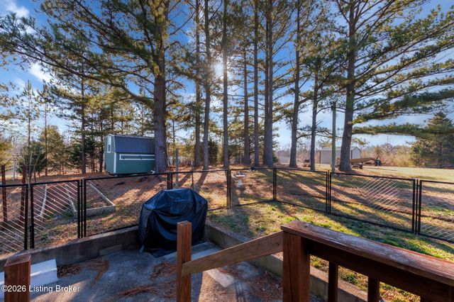 977 Waterford Rd, Mt Washington, KY 40047