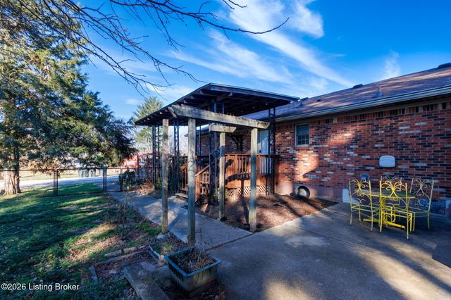 977 Waterford Rd, Mt Washington, KY 40047