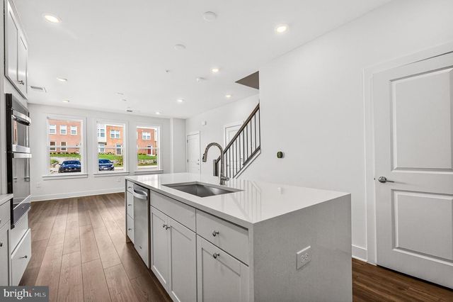 19808 LAVENDER DUST SQ, Ashburn, VA 20147