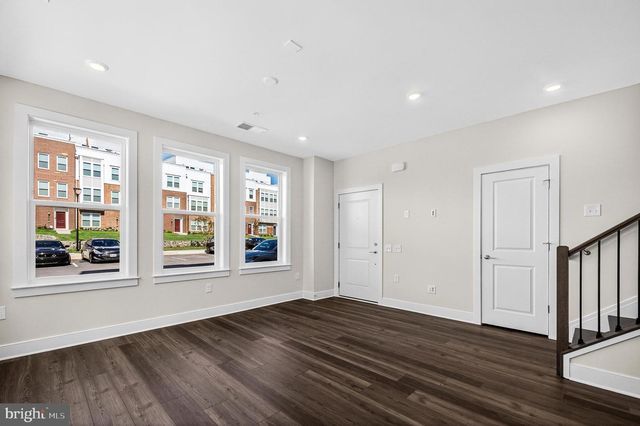 19808 LAVENDER DUST SQ, Ashburn, VA 20147
