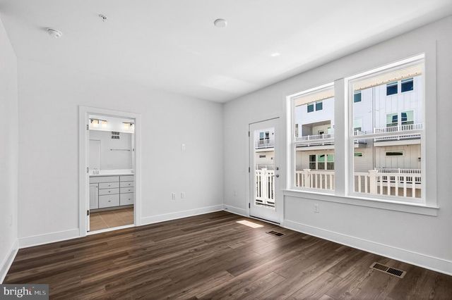 19808 LAVENDER DUST SQ, Ashburn, VA 20147