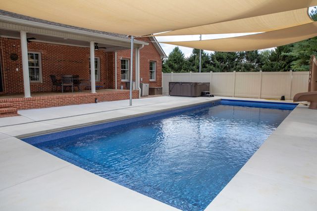 342 Masters Court, Hustonville, KY 40437