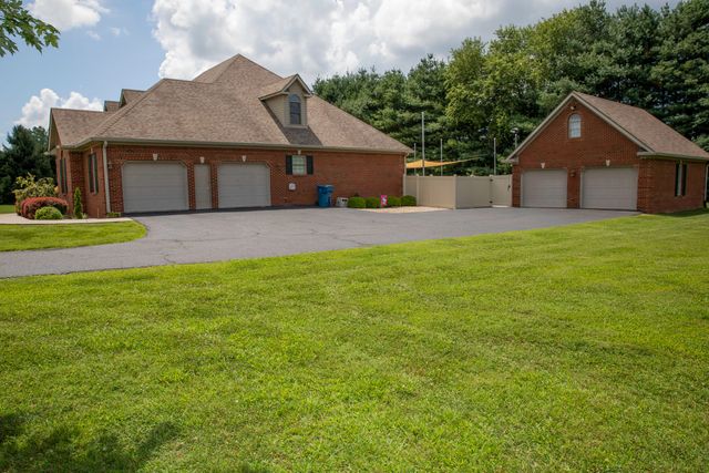 342 Masters Court, Hustonville, KY 40437