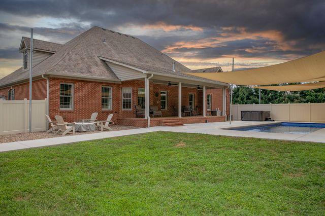 342 Masters Court, Hustonville, KY 40437