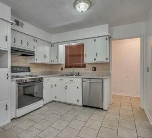 809 Englewood Road, Del City, OK 73115